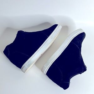 BLONDO Glenda Black Suede Hidden Wedge Sneaker Sz 7.5